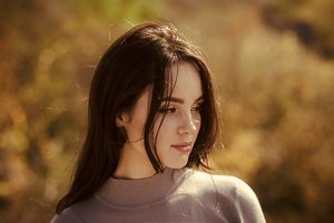 Brunette woman with mid-lenth Birkin bangs